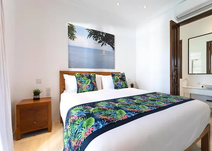 Gorgeous 2 Bed Pool Villa, Walk To *