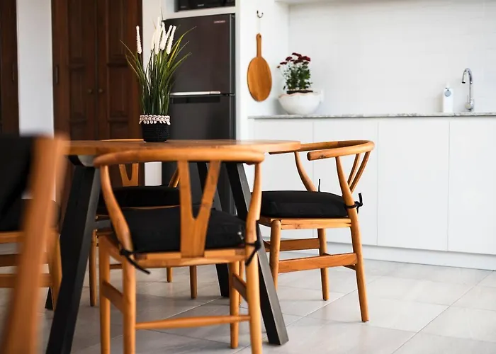 Gorgeous 2 Bed Pool Villa, Walk To Seminyak